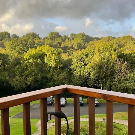 8 Oakridge, *
